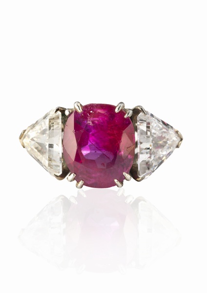 Auction of antique and Modern Jewelry and Wristwatches