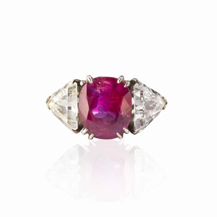 Antique, Modern and Design Jewelery Auction